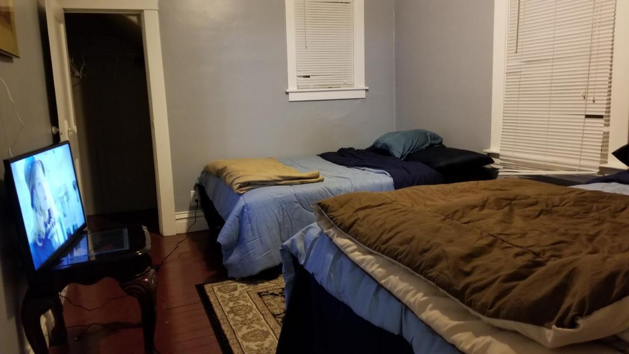 E Michigan Walk Up Furnished 1 Bedroom Apt 兰辛 外观 照片