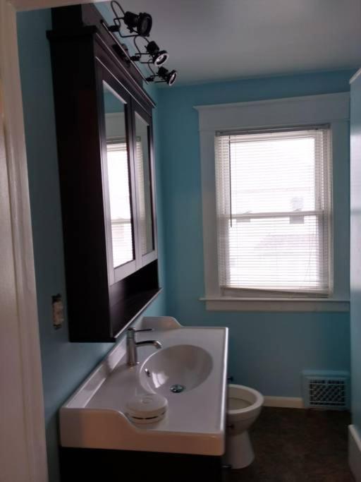 E Michigan Walk Up Furnished 1 Bedroom Apt 兰辛 外观 照片